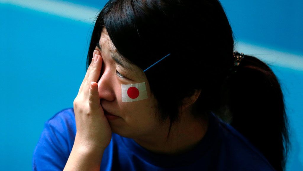 امرأة يابانية تبكي