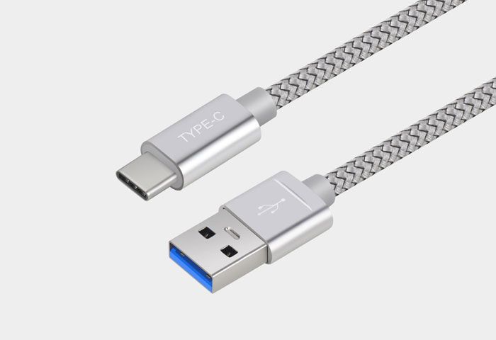 منفذ USB-C مقارنة بمنفذ USB التقليدي.