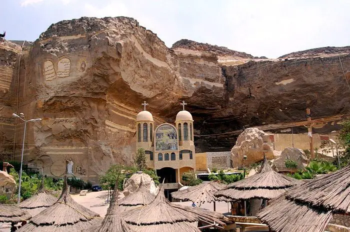 كنيسة الزبالين في مصر