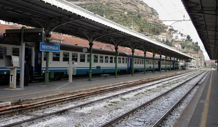 محطة قطارات فرنسية قديمة