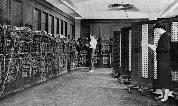 أول كمبيوتر في العالم (حاسوب) سنة 1946