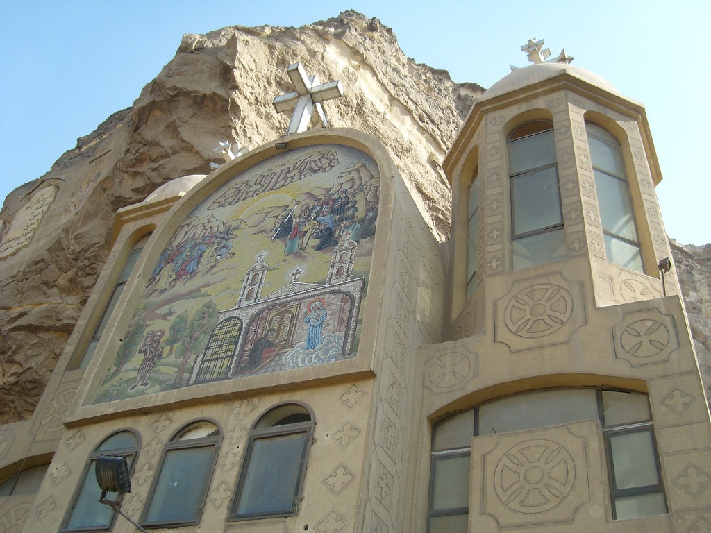 كنيسة القديس سمعان في القاهرة من الخارج.