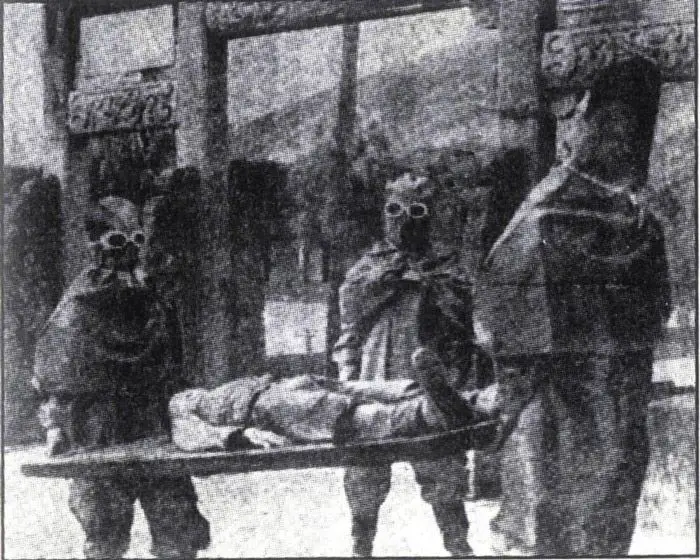 جنود يحملون مصابين