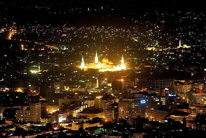 صورة ليلية لـ(دمشق) من جبل قاسيون.