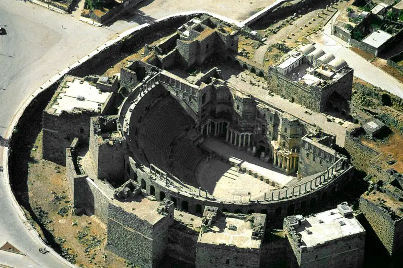 صورة جوية لقلعة بصرى الشام والمسرح