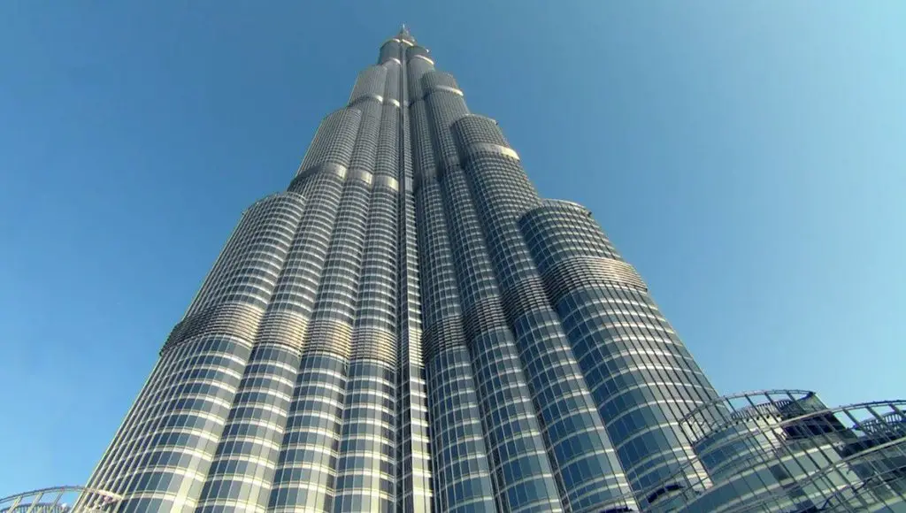 أكذوبة ناطحات السحب الأطول في العالم ربع ارتفاع برج خليفة 244 متر ما هو إل ا ارتفاع زائف