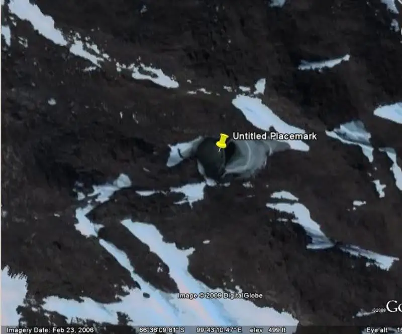صورة لموقع على القارة القطبية الجنوبية مأخوذة من Google Earth