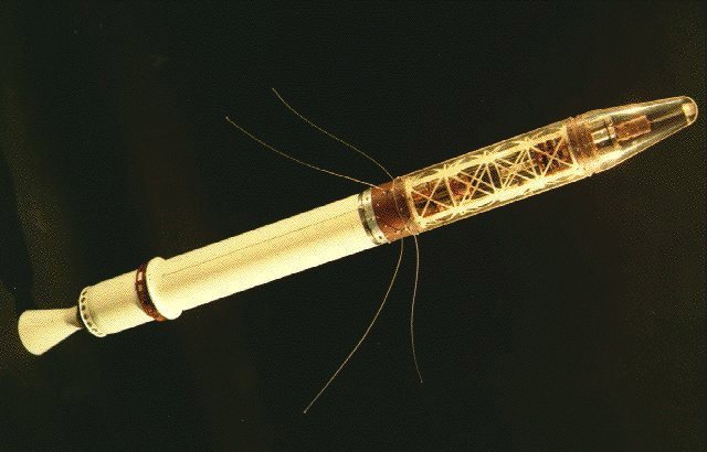 أول قمر صناعي تطلقه الولايات المتحدة الـ(إكسبلورير 1)