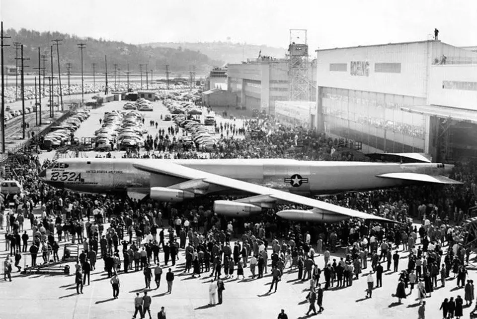 مصنع طائرات مدينة (بوينغ) المتخفي في الحرب العالمية الثانية