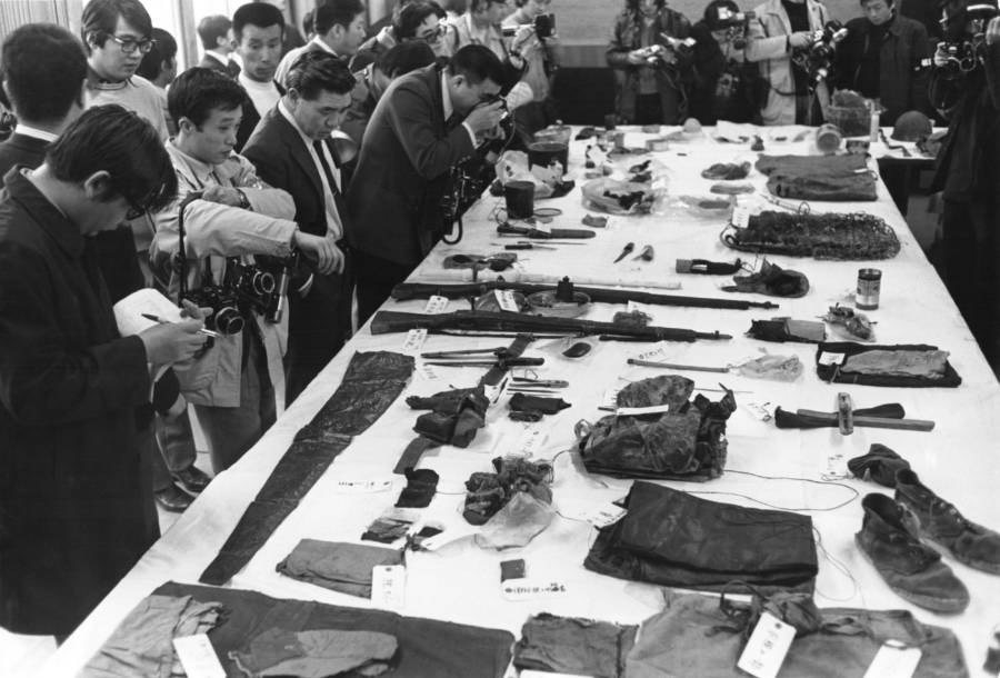أسلحة وممتلكات (هيرو أونودا) من أيام الفترة التي قضاها في الأدغال معروضة في سنة 1974.