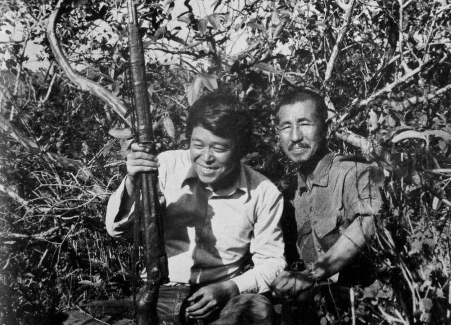صورة (نوريو سوزوكي) مع (هيرو أونودا) التقطت في أدغال جزيرة (لوبانغ) سنة 1974.