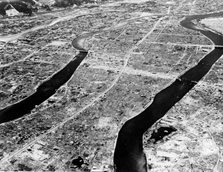 مشهد جوي يظهر آثار حادثة (هيروشيما) عام 1946.