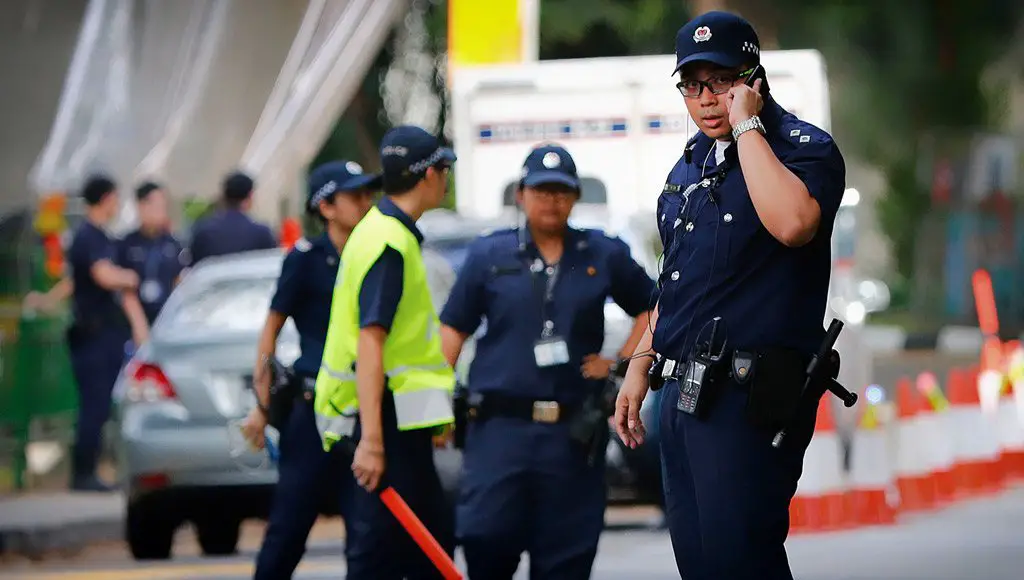 رجال الشرطة في سنغافورة