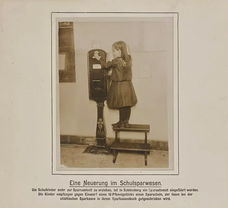 صندوق توفير وادخار خاص بتلاميذ المدارس في برلين سنة 1910