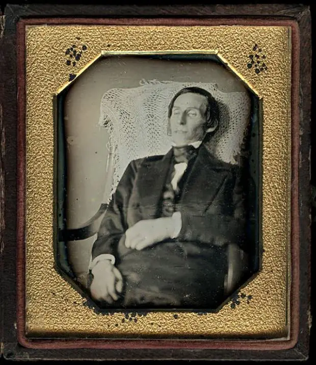 صورة ملتقطة بواسطة طريقة التصوير الشمسي على الألواح الفضية سنة 1845.