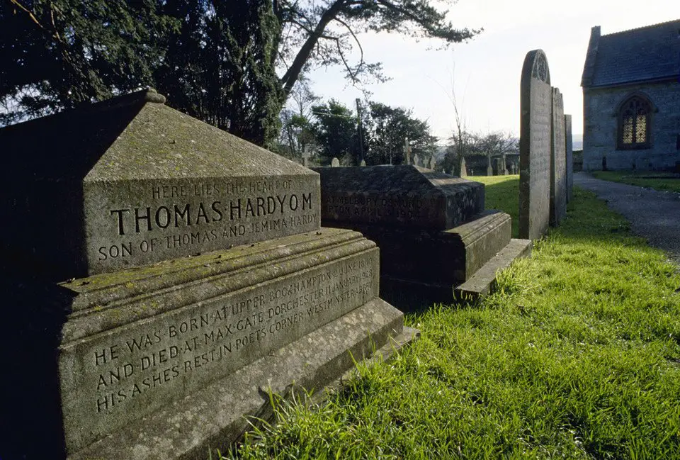 مكان دفن قلب (توماس هاردي) في (دورسيت)