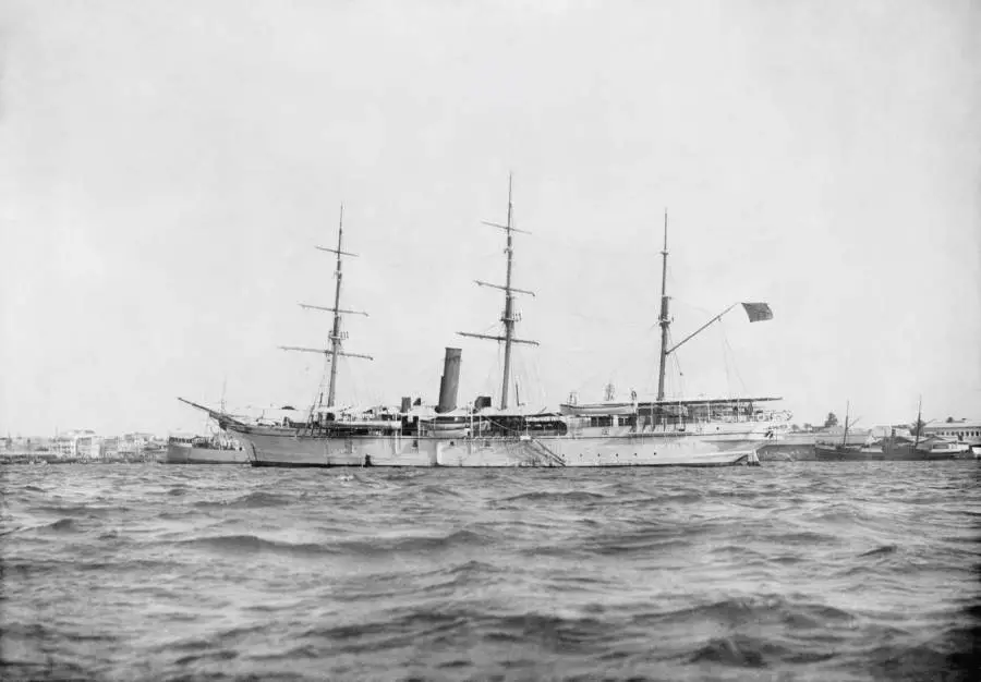 الـ(غلاسكو)، وهو يخت خشبي لم يكن يرقى لمنافسة السفن الحربية الملكية البريطانية المتطورة جدا آنذاك.