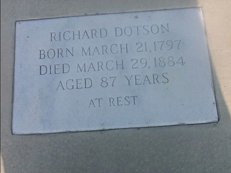 شاهد قبر (ريتشارد دوتسون) الذي ولد في الـ21 مارس سنة 1797 وتوفي في 29 مارس سنة 1884 عن عمر ناهز الـ87 سنة.