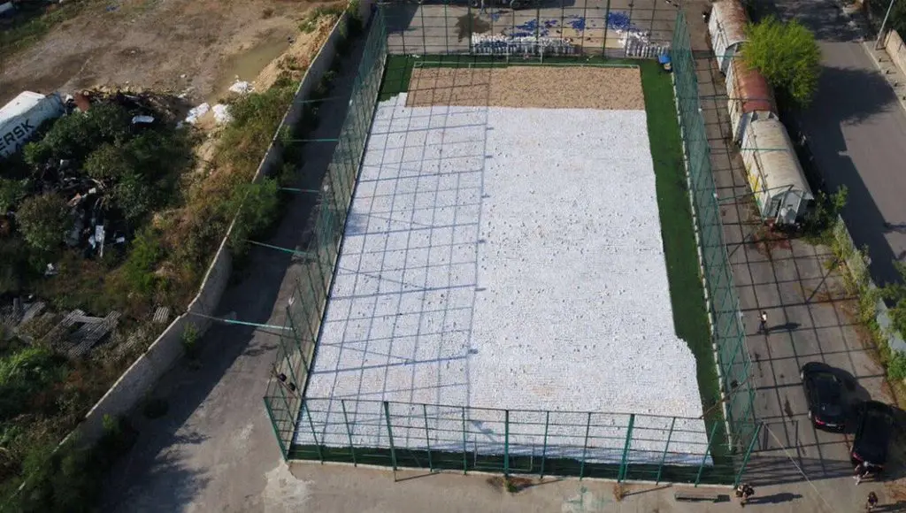 ملعب كرة قدم مملوء بالمخدرات المصادرة في لبنان مؤخرا