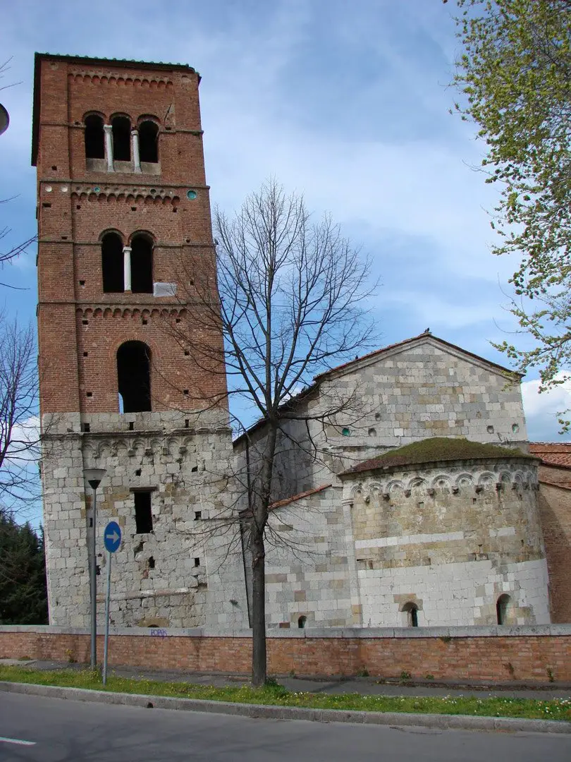 كنيسة (San Michele degli Scalzi)