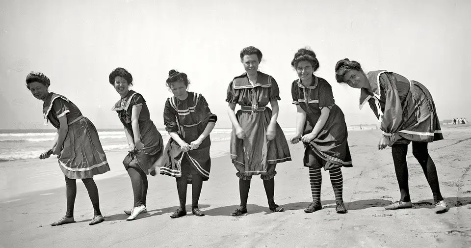 ملابس السباحة النسائية في العصر الفيكتوري