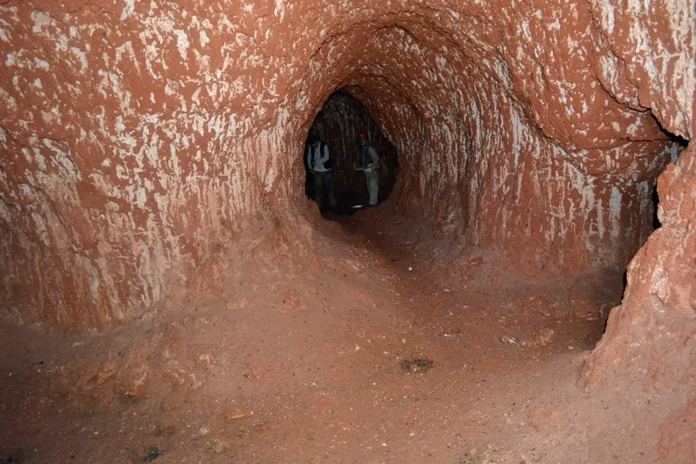  التقطت هذه الصورة داخل أول نفق تم اكتشافه في الأمازون. يبلغ حجمه ضعفي حجم ثاني أكبر نفق مكتشف في البرازيل. 