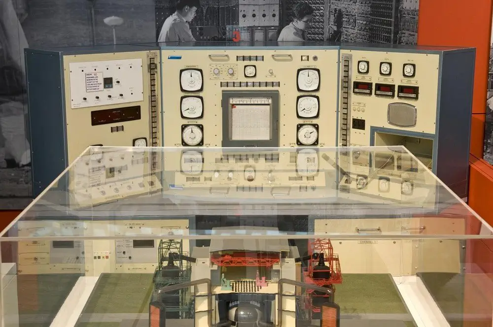 محطة التحكم في مفاعل (جايسون) النووي.