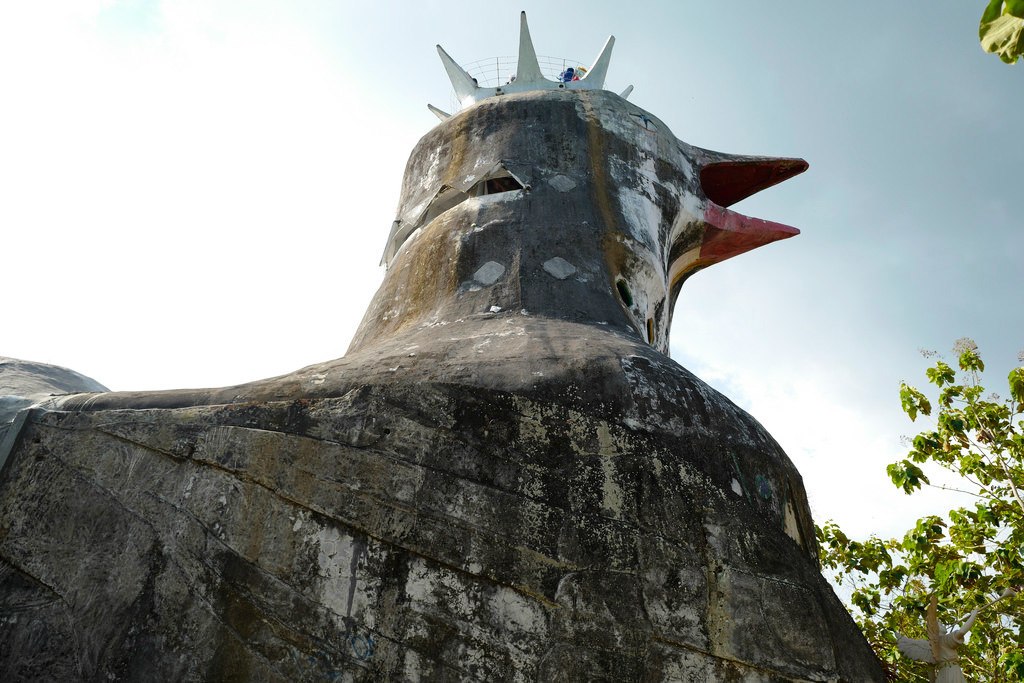 مظهر جانبي لرأس المعبد الذي يشبه الدجاجة