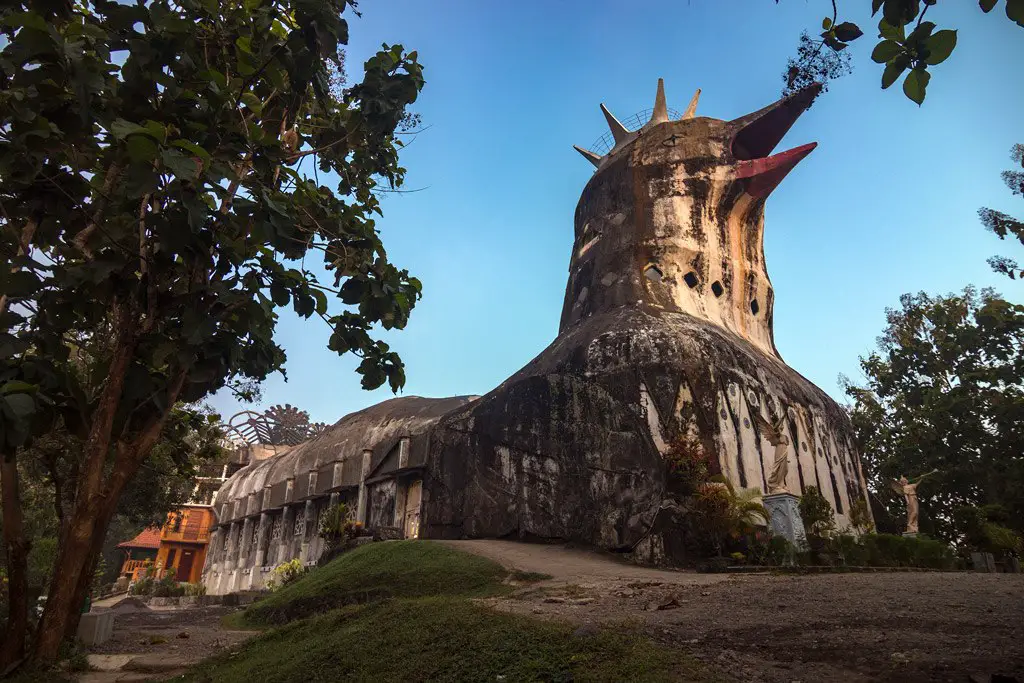 كنيسة الدجاجة في اندونيسيا