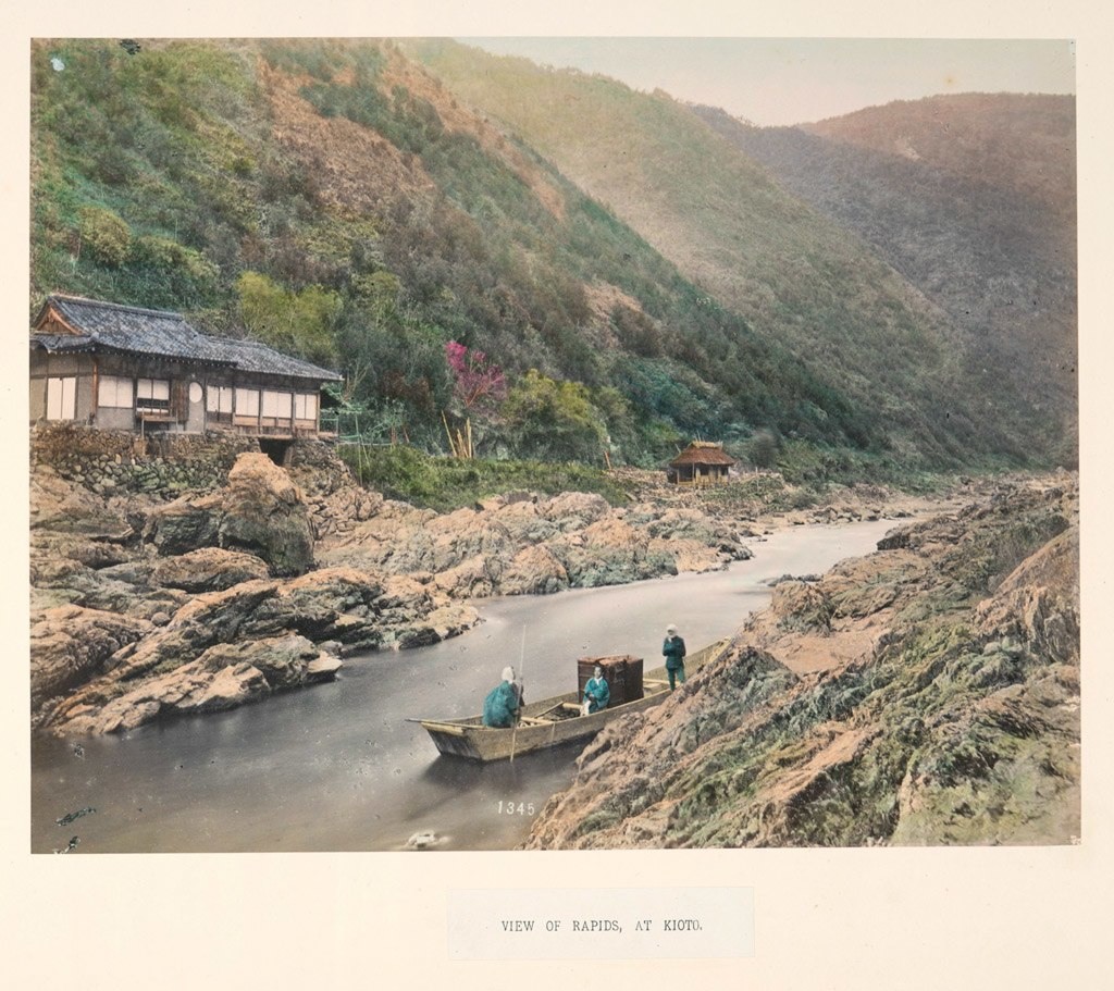 عدة أشخاص يستعدون للإبحار في منطقة (كيوتو) حوالي سنة 1880 ميلادي