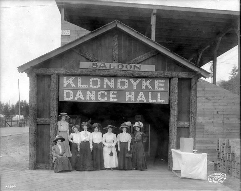 صالون ومرقص (كلونكايد) في (سياتل) في (واشنطن) «ليست واشنطن العاصمة» سنة 1909.