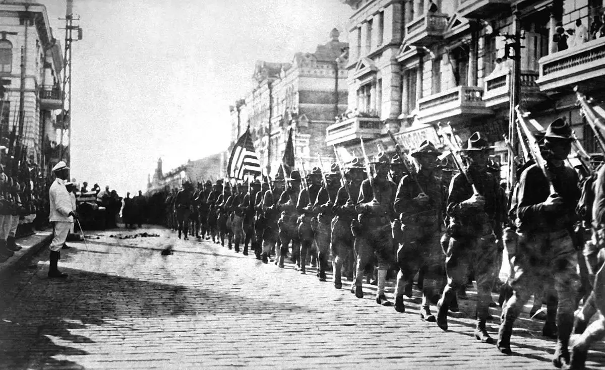 القوات الأمريكية وهي تعبر نحو سيبيريا