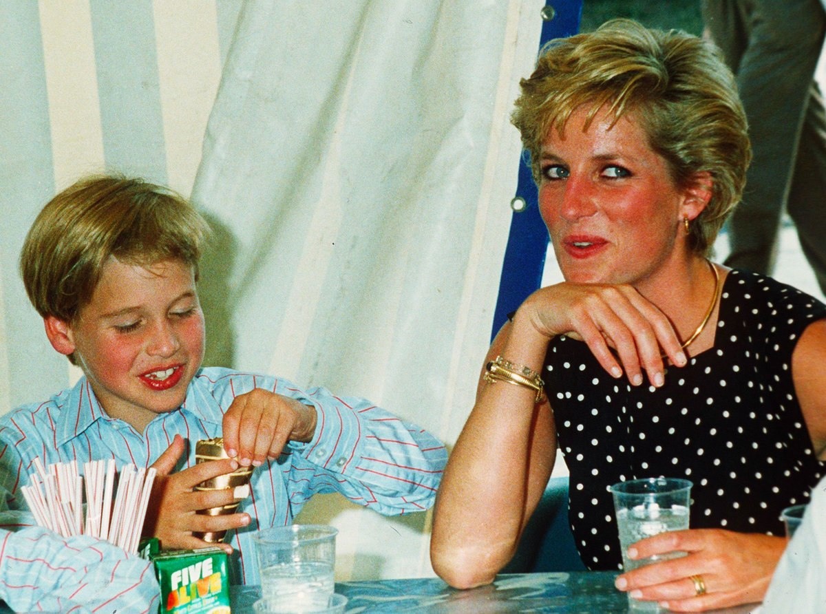 الأميرة ديانا تتناول الطعام مع ابنها ويليام