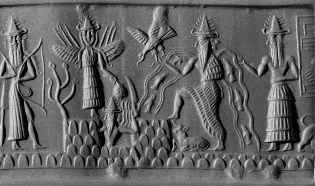 في الوسط: الإله السومري (إنكي) Enki