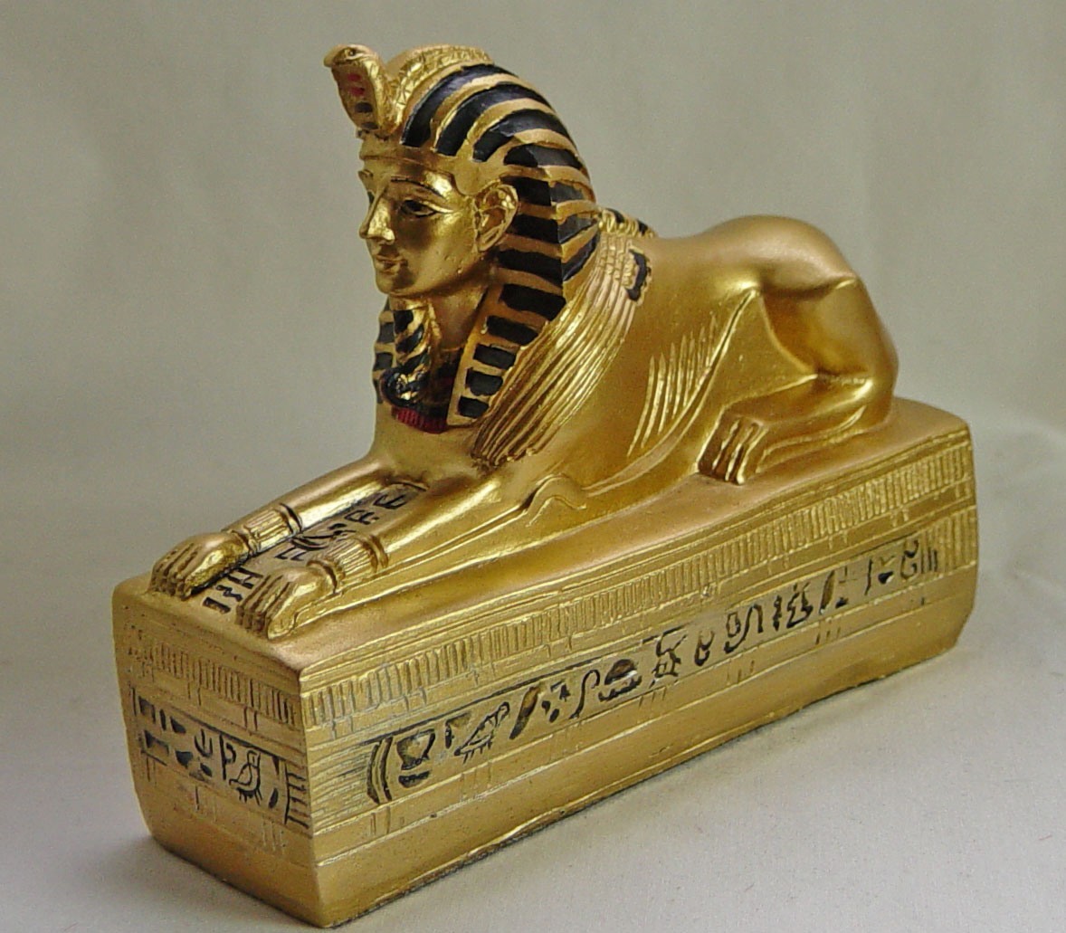 منحوتة ذهبية مصرية قديمة