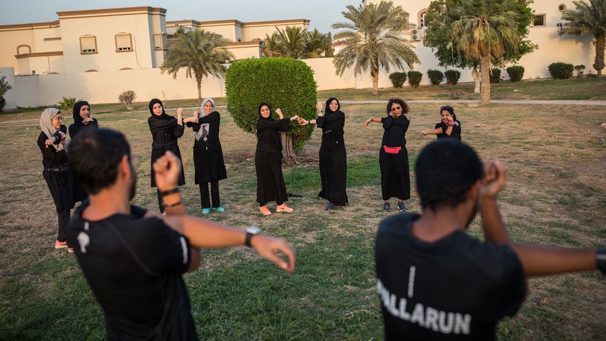 النساء السعوديات يمارسن رياضة الجري في الشوارع تحديا للقيود المفروضة على حرية المرأة