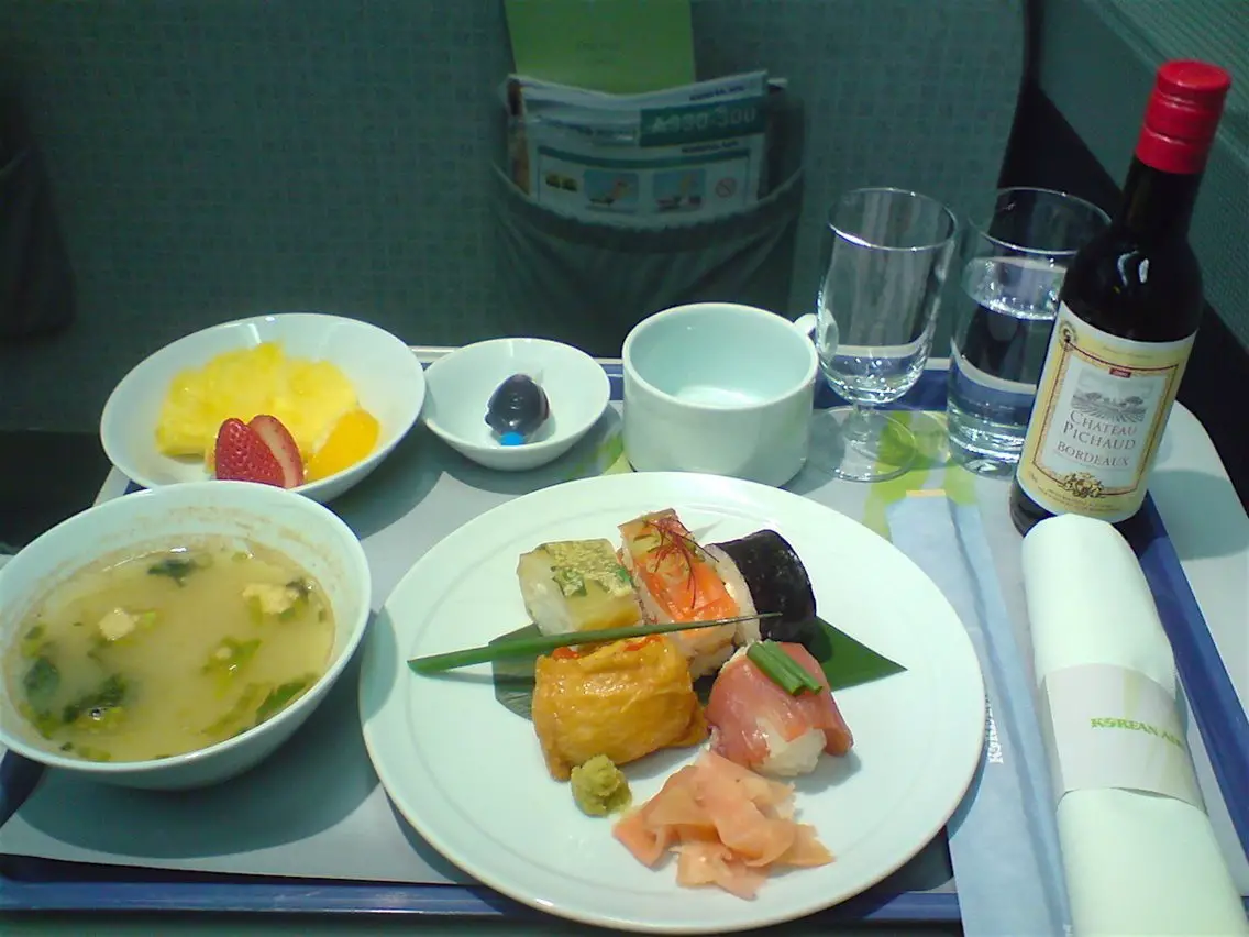 وجبة طعام على متن طائرة