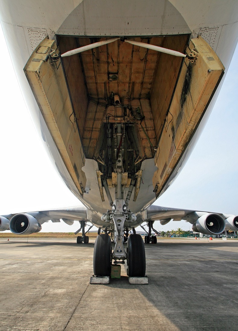 حجرة عجلات طائرة بووينق 747