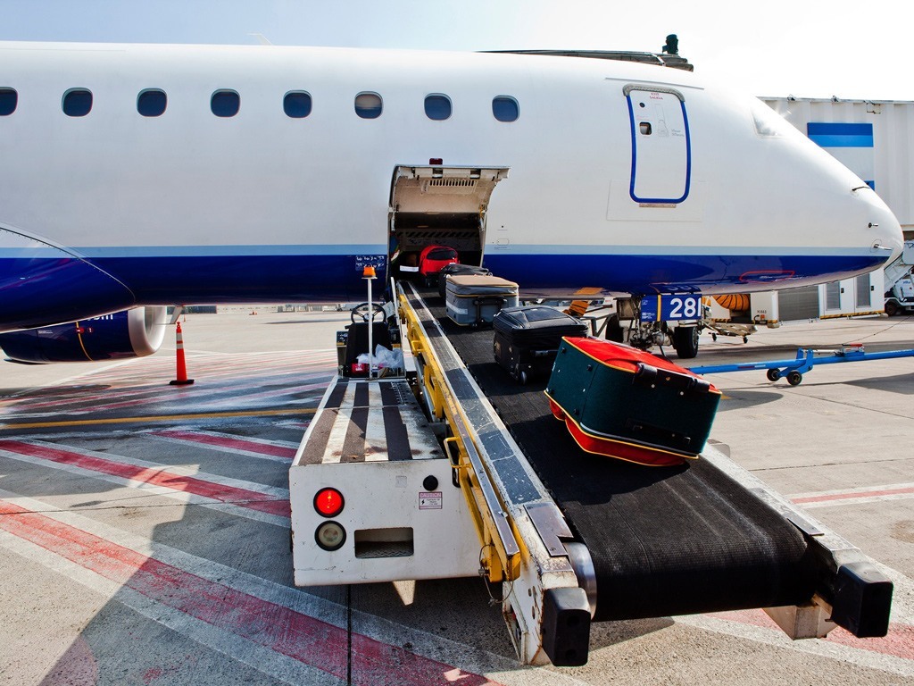 معظم حالات التسلل التي تحدث عادة تكون في الجزء المخصص للأمتعة في الطائرة، أو الحجرة الخاصة بقطع الغيار والصيانة
