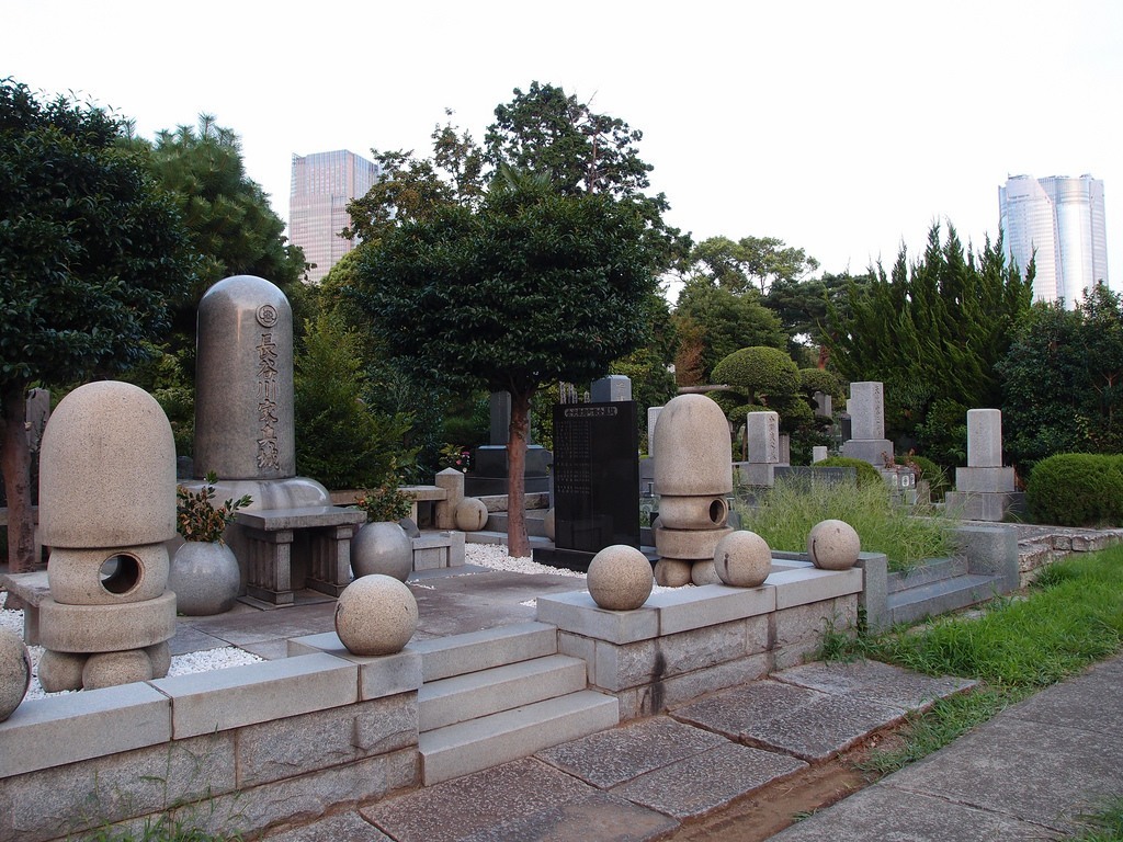 المقابر في اليابان