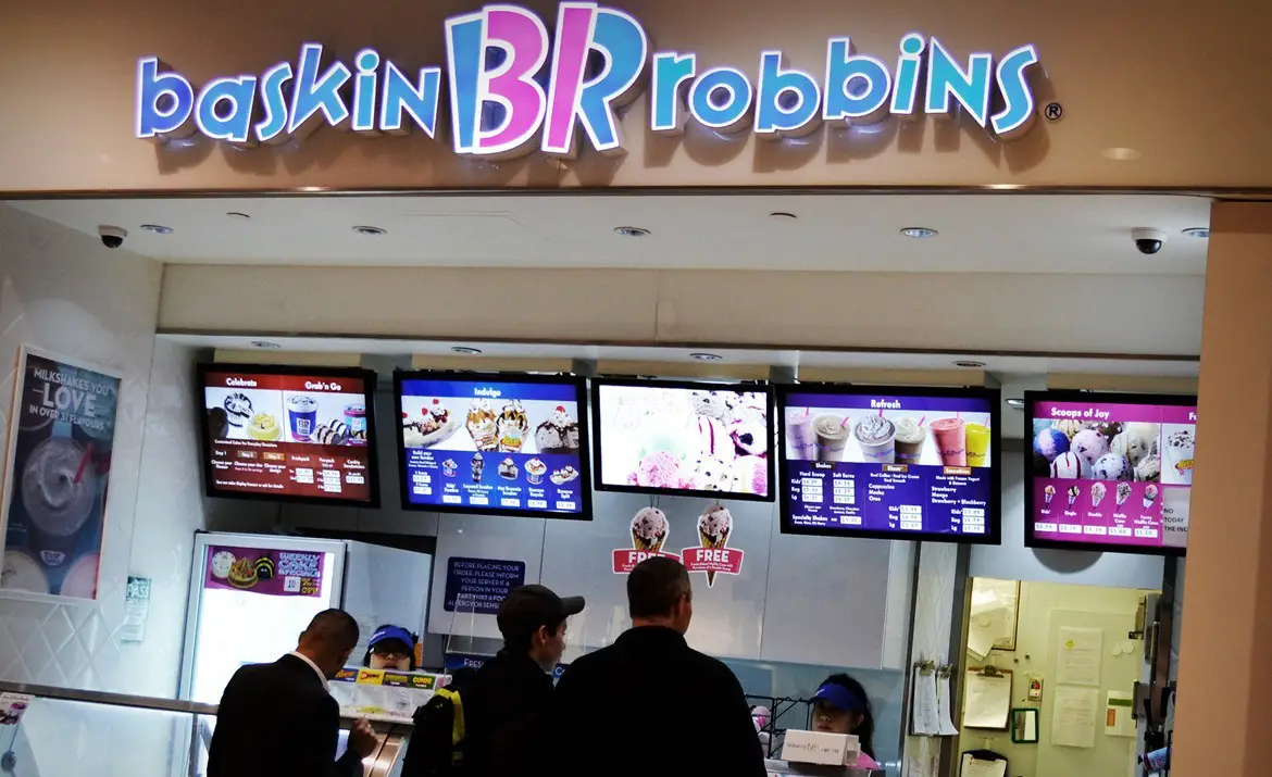 شعار شركة Baskin-Robbins يتضمن عدد النكهات الأصلية