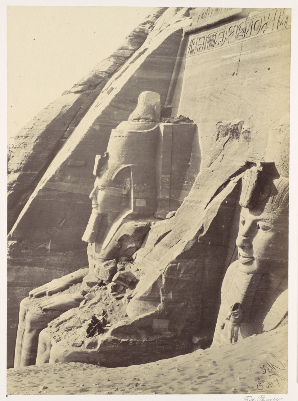 معبد أبو سمبل الكبير في النوبة في جنوب مصر سنة 1857.