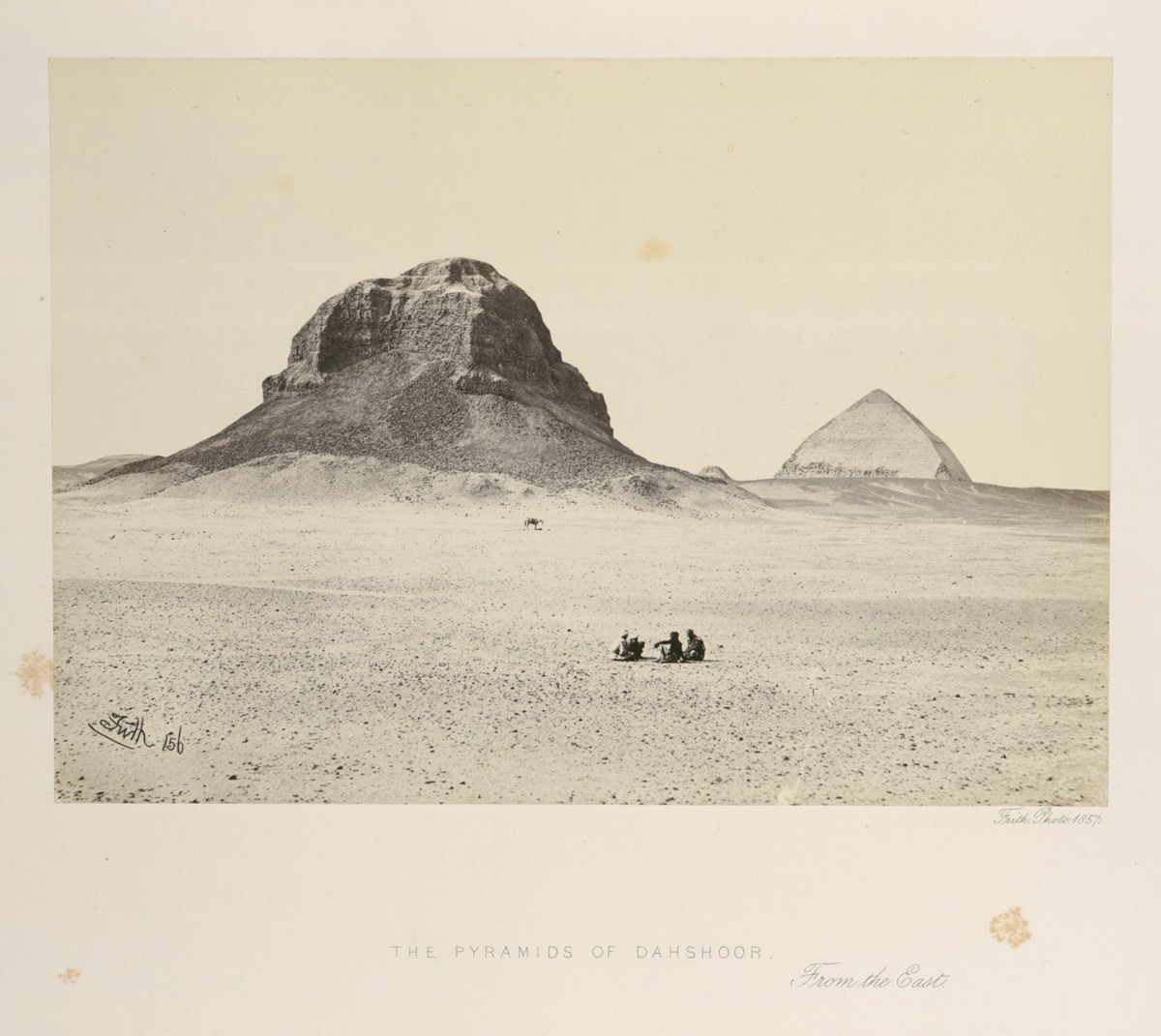 أهرامات دهشور، في مصر، في سنة 1857.