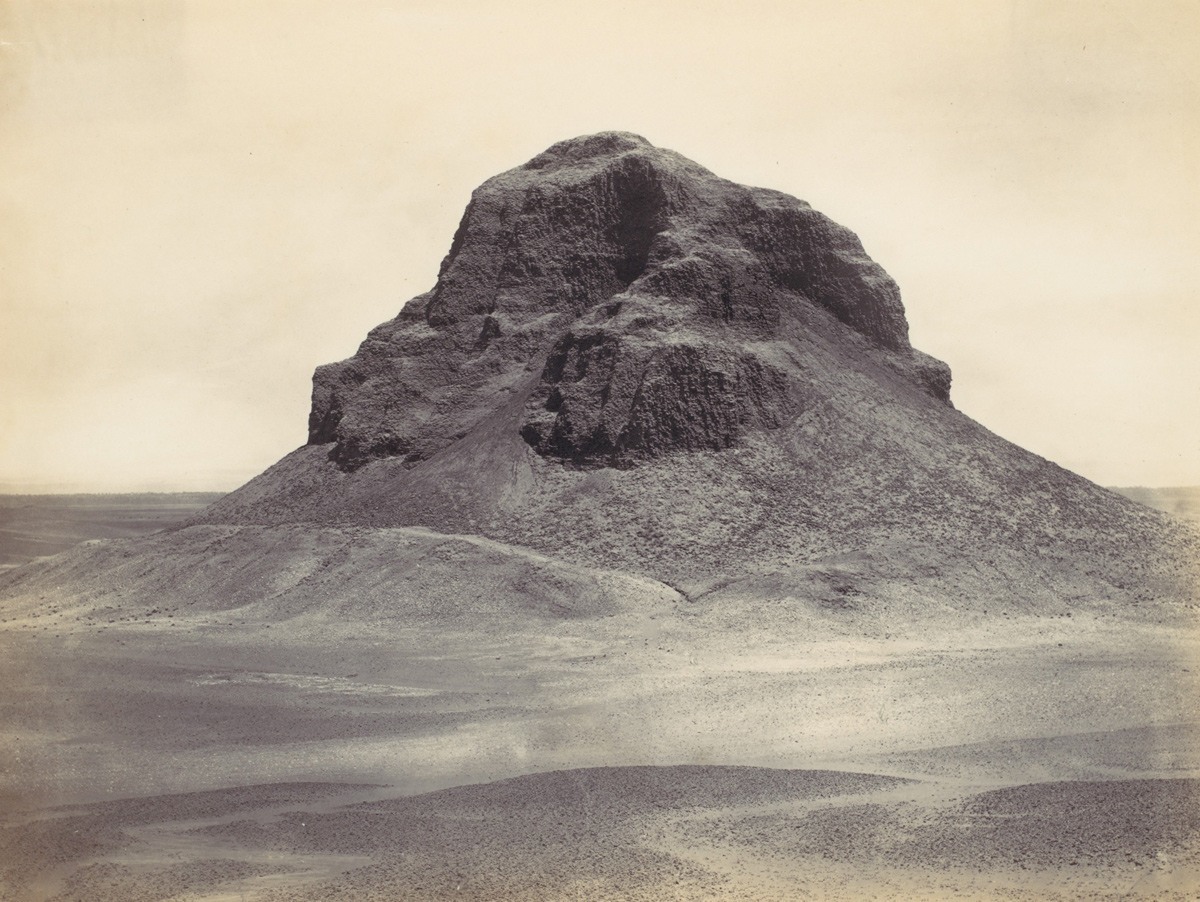 أحد أهرامات دهشور في مصر، في سنة 1857.