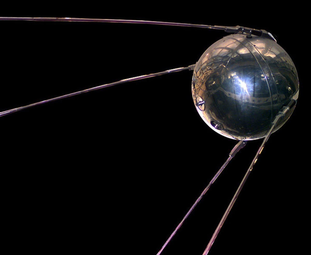 نسخة طبق الأصل من Sputnik 1 في المتحف الوطني للطيران والفضاء في الولايات المتحدة.