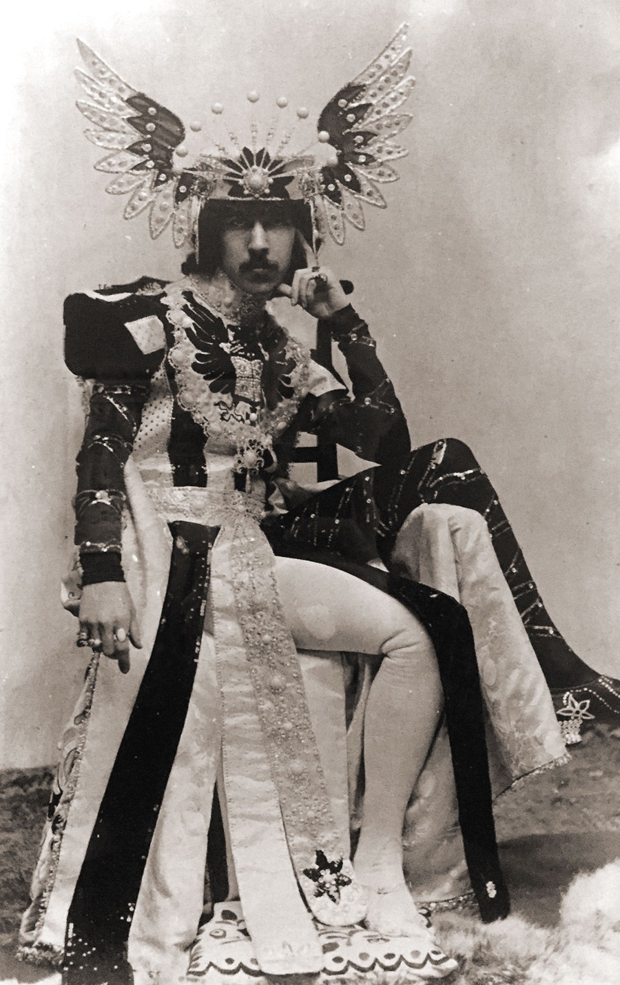 صورة شخصية لـ(هينري باجي) خامس (ماركيس) لـ(أنجليسي)، التقطت حوالي سنة 1900.