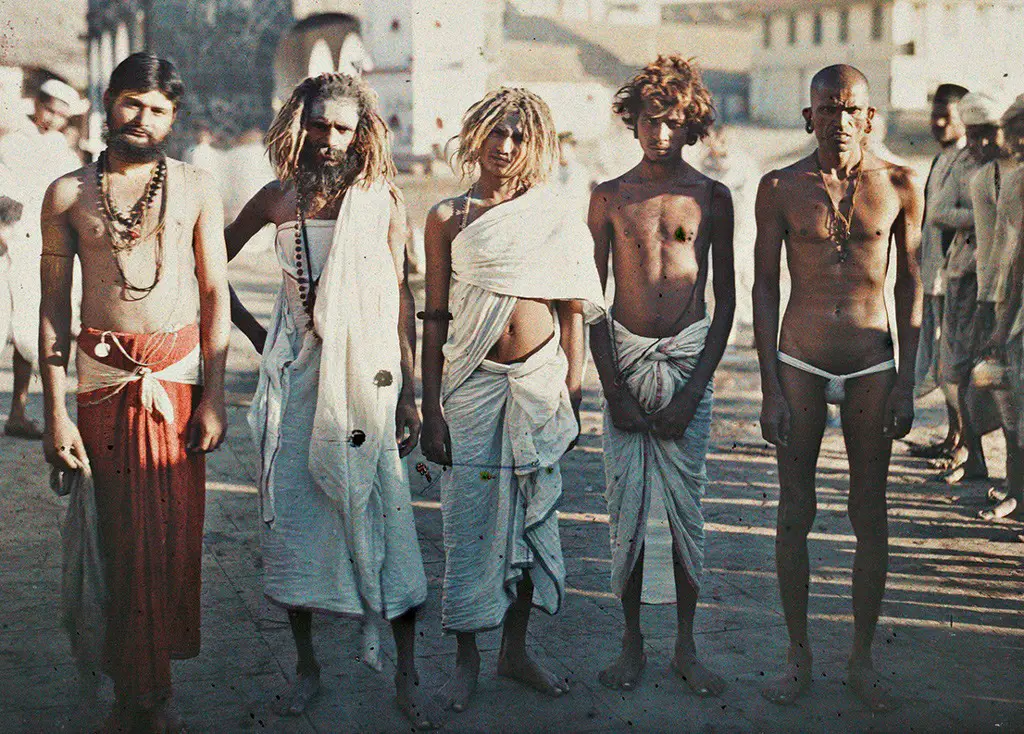 صورة لبعض الرجال الهنود في بومباي (مومباي) سنة 1913 التقطت من طرف (ستيفان باسيه).