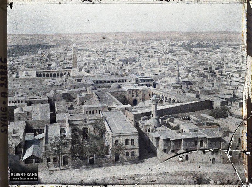 منظر لمدينة حلب السورية ملتقط من القلعة سنة 1921.