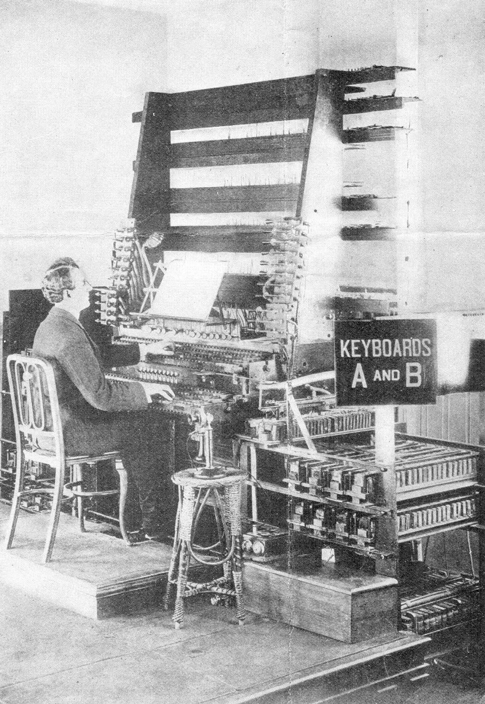 جهاز بث الموسيقى للمخترع (ثاديوس كاهيل).