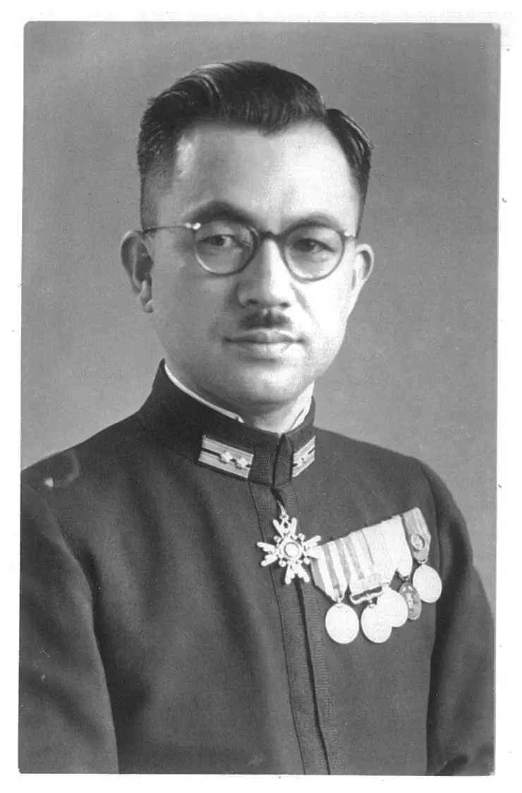 صورة (يوجي إيتو)، مهندس وعالم كان له دور كبير في تطوير اليابان للصمام المغناطيسي الإلكتروني ومعيّن المدى الراديوي.